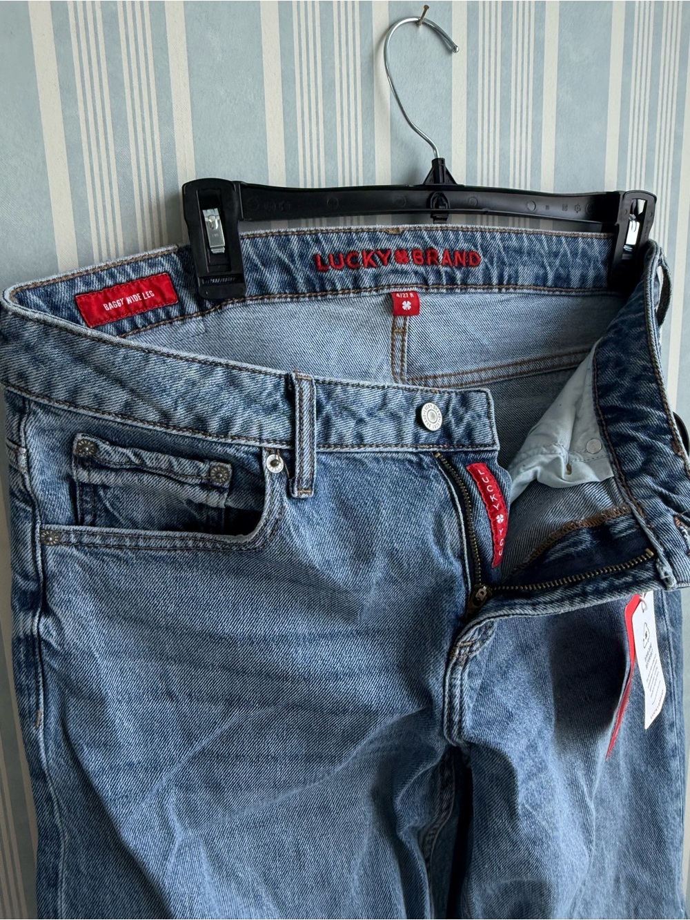 Lucky Brand Men’s Medium Blue Straight Jeans with Red Accents